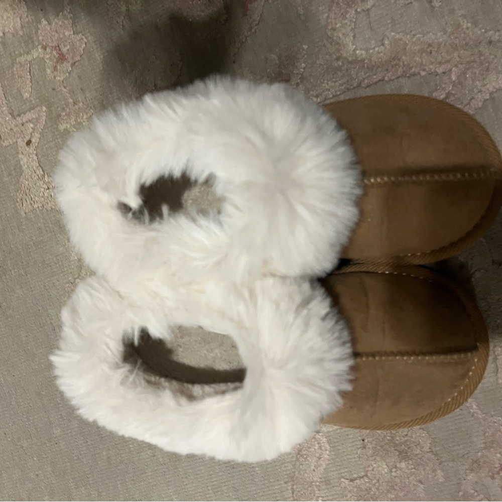 Cat and Jack Kids Plush Tan and White Slippers